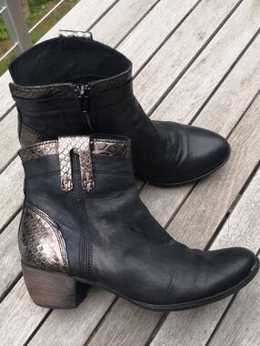 Khrio leather ankle boots
